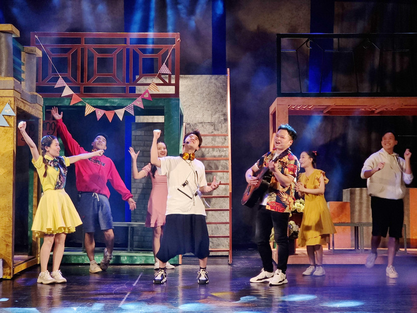 Cảnh diễn của vở nhạc kịch "Rồi tôi sẽ lớn" Cảnh diễn của vở nhạc kịch "Rồi tôi sẽ lớn"