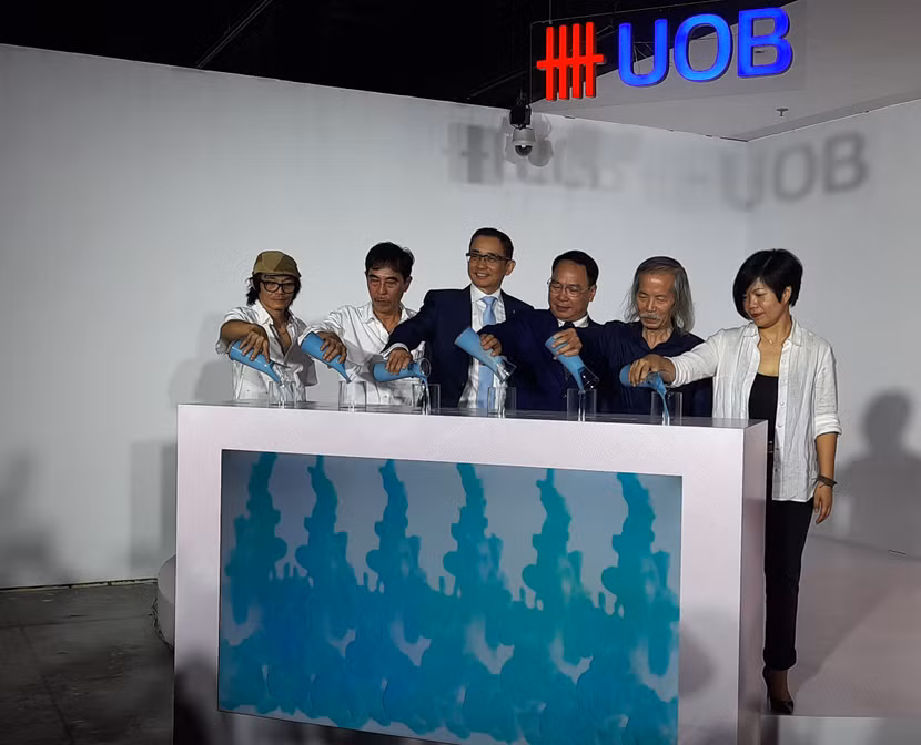 Các đại biểu thực hiện nghi thức phát động cuộc thi