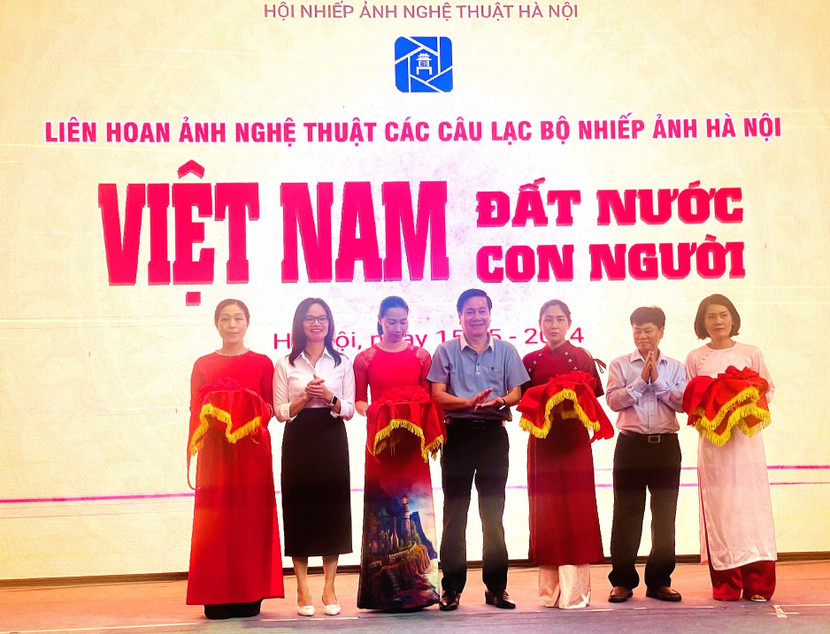 Khai mạc liên hoan ảnh Khai mạc liên hoan ảnh