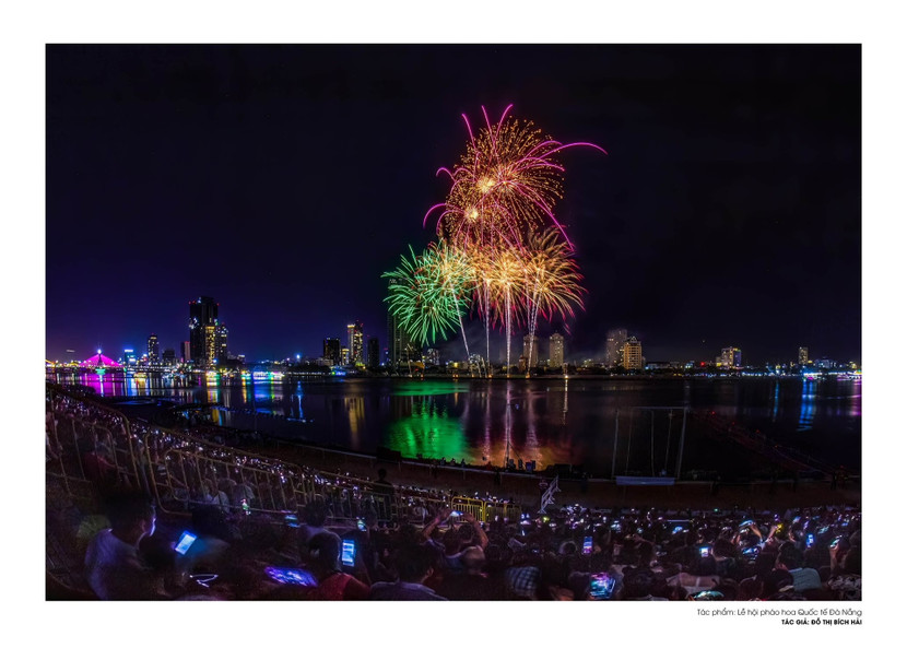 Tác phẩm "Lễ hội pháo hoa quốc tế Đà Nẵng (Đỗ Thị Bích Hải) - giải Nhì. Tác phẩm "Lễ hội pháo hoa quốc tế Đà Nẵng (Đỗ Thị Bích Hải) - giải Nhì.