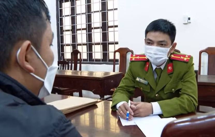 Nhận diện và đánh chặn tội phạm trên không gian mạng (3): Cảnh giác trước những thủ đoạn lừa đảo qua các ứng dụng cho vay trên mạng Internet ảnh 2 Nhận diện và đánh chặn tội phạm trên không gian mạng (3): Cảnh giác trước những thủ đoạn lừa đảo qua các ứng dụng cho vay trên mạng Internet ảnh 2