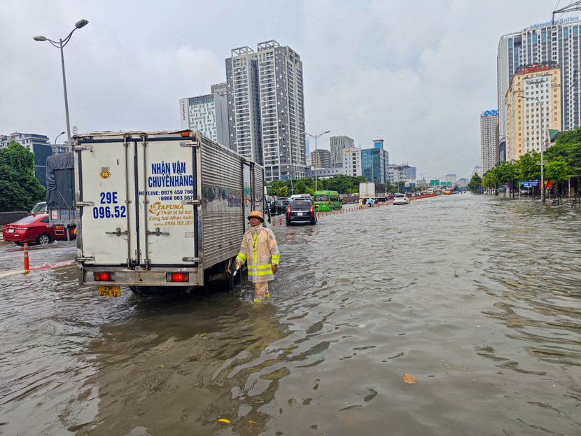 Các điểm trọng yếu, Cảnh sát giao thông được tăng cường hướng dẫn phương tiện di chuyển chậm, an toàn