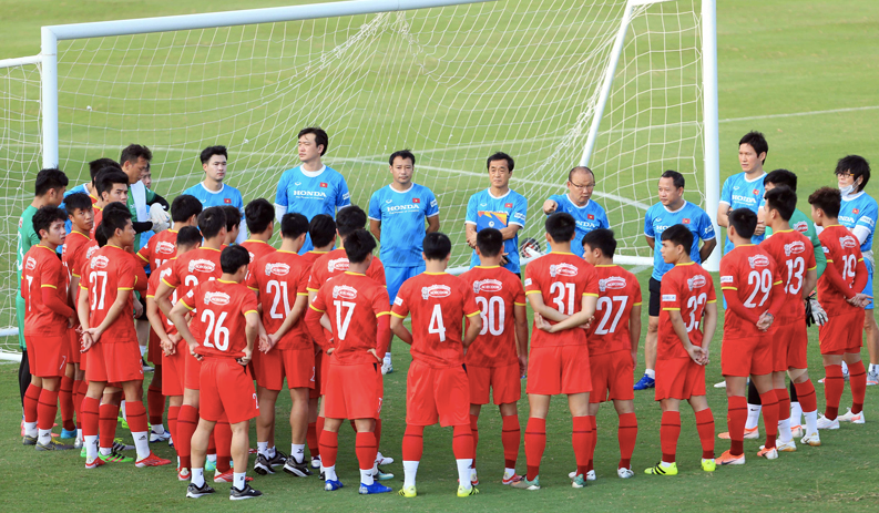 Tuyển Việt Nam đang gặp vấn đề ở hàng thủ Tuyển Việt Nam đang gặp vấn đề ở hàng thủ