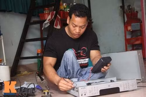 Lê Văn Công sửa chữa đồ điện tử kiếm thêm thu nhập