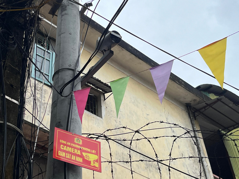 Hệ thống camera soi chiếu các tuyến đường, khu dân cư được truyền tải hình ảnh về trụ sở công an phường Hệ thống camera soi chiếu các tuyến đường, khu dân cư được truyền tải hình ảnh về trụ sở công an phường