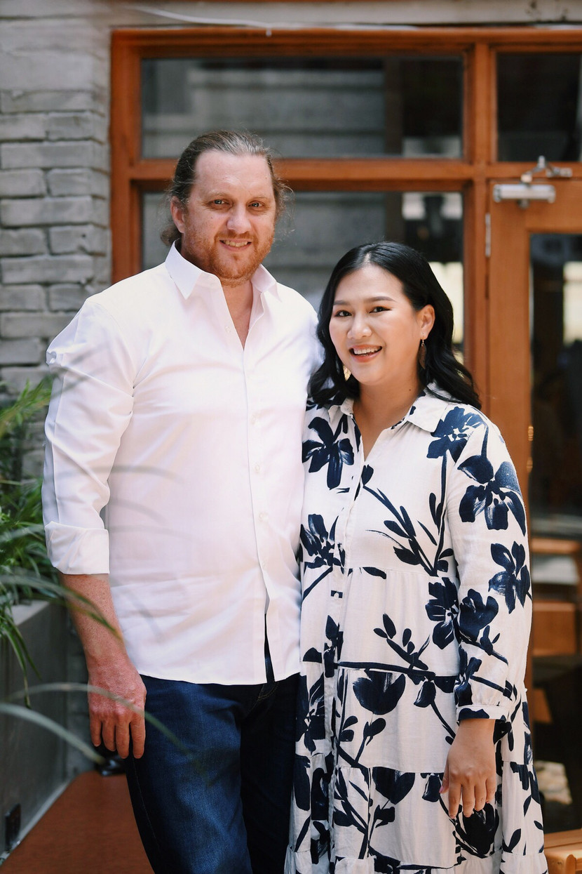 Đạo diễn Aaron Toronto và vợ - diễn viên Nhã Uyên