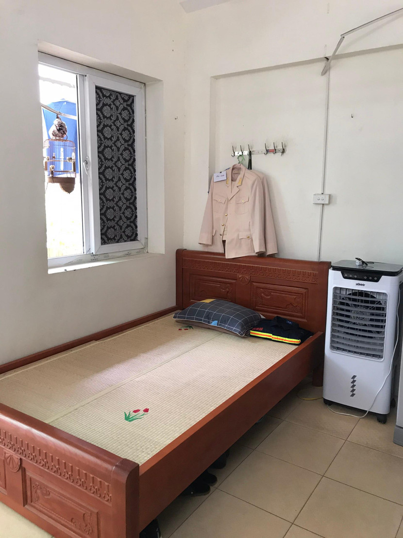 Giường nghỉ đơn sơ của người chỉ huy giản dị Giường nghỉ đơn sơ của người chỉ huy giản dị