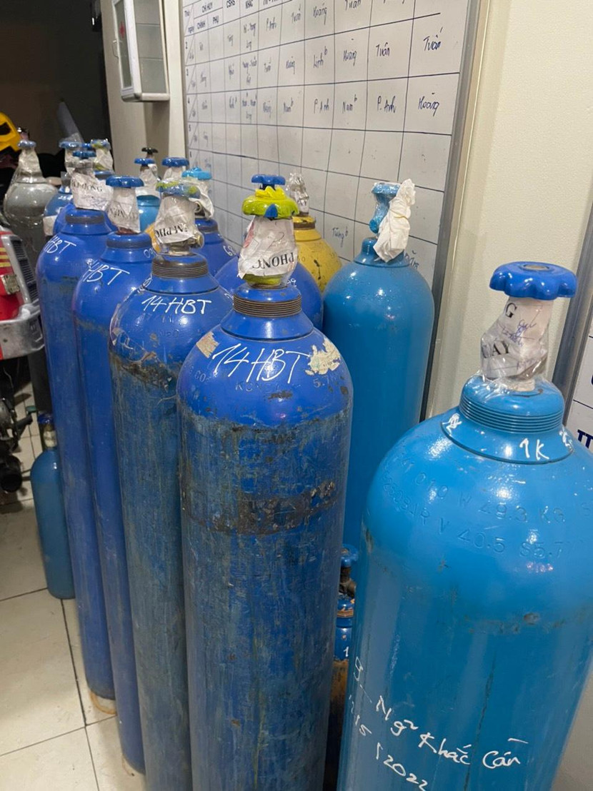 Lực lượng chức năng liên tiếp thu giữ các bình "khí cười" tại các quán bar