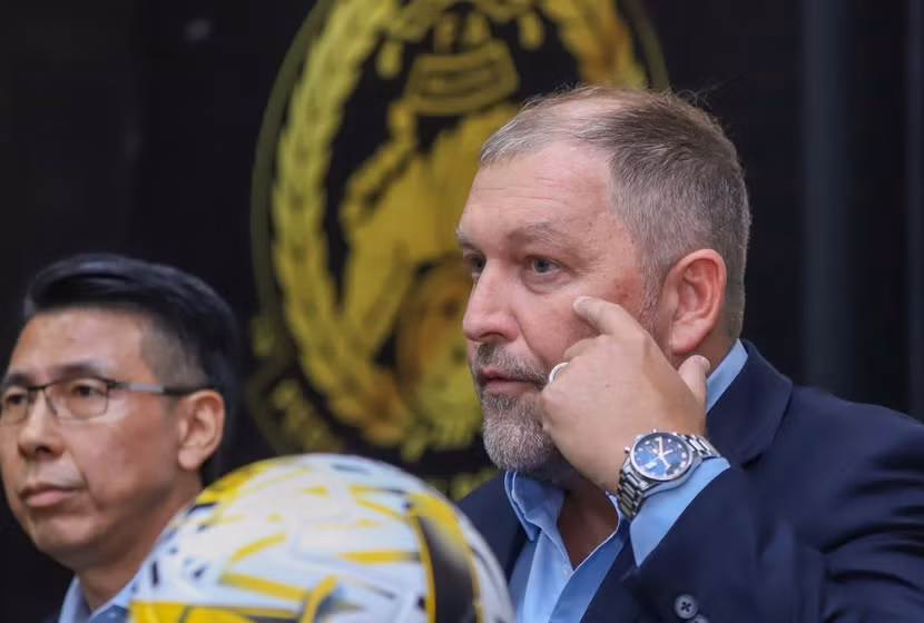 HLV Peter Cklamovski lo ngại vấn đề tâm lý của học trò, khi 11 năm qua Malaysia chưa thể thắng khi đối đầu tuyển Việt Nam