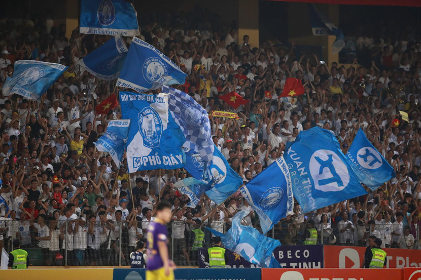 Đội khách Nam Định thắng tưng bừng 3-0 trên sân Hà Nội FC Đội khách Nam Định thắng tưng bừng 3-0 trên sân Hà Nội FC