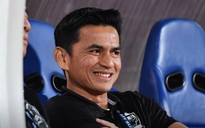 Kiatisak xa rời ghế HLV suốt một năm qua