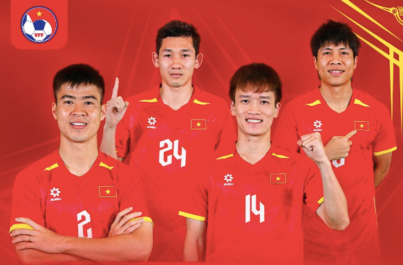 HLV Kim Sang-sik cùng 4 tuyển thủ đại diện Việt Nam đấu Manchester Utd