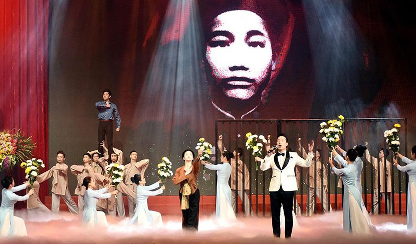 Chương trình nghệ thuật đã tái hiện cuộc đời và sự nghiệp đấu tranh vì nước, vì dân của đồng chí Nguyễn Phong Sắc Chương trình nghệ thuật đã tái hiện cuộc đời và sự nghiệp đấu tranh vì nước, vì dân của đồng chí Nguyễn Phong Sắc