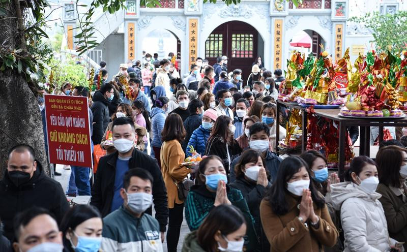 Du khách đổ về lễ đền Bà Chúa Kho quá đông Du khách đổ về lễ đền Bà Chúa Kho quá đông