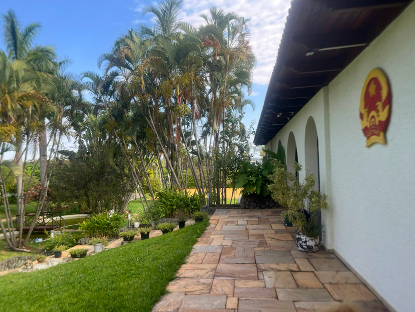 Khuôn viên Đại sứ quán Việt Nam tại Brazil (Ảnh Đại sứ cung cấp) Khuôn viên Đại sứ quán Việt Nam tại Brazil (Ảnh Đại sứ cung cấp)