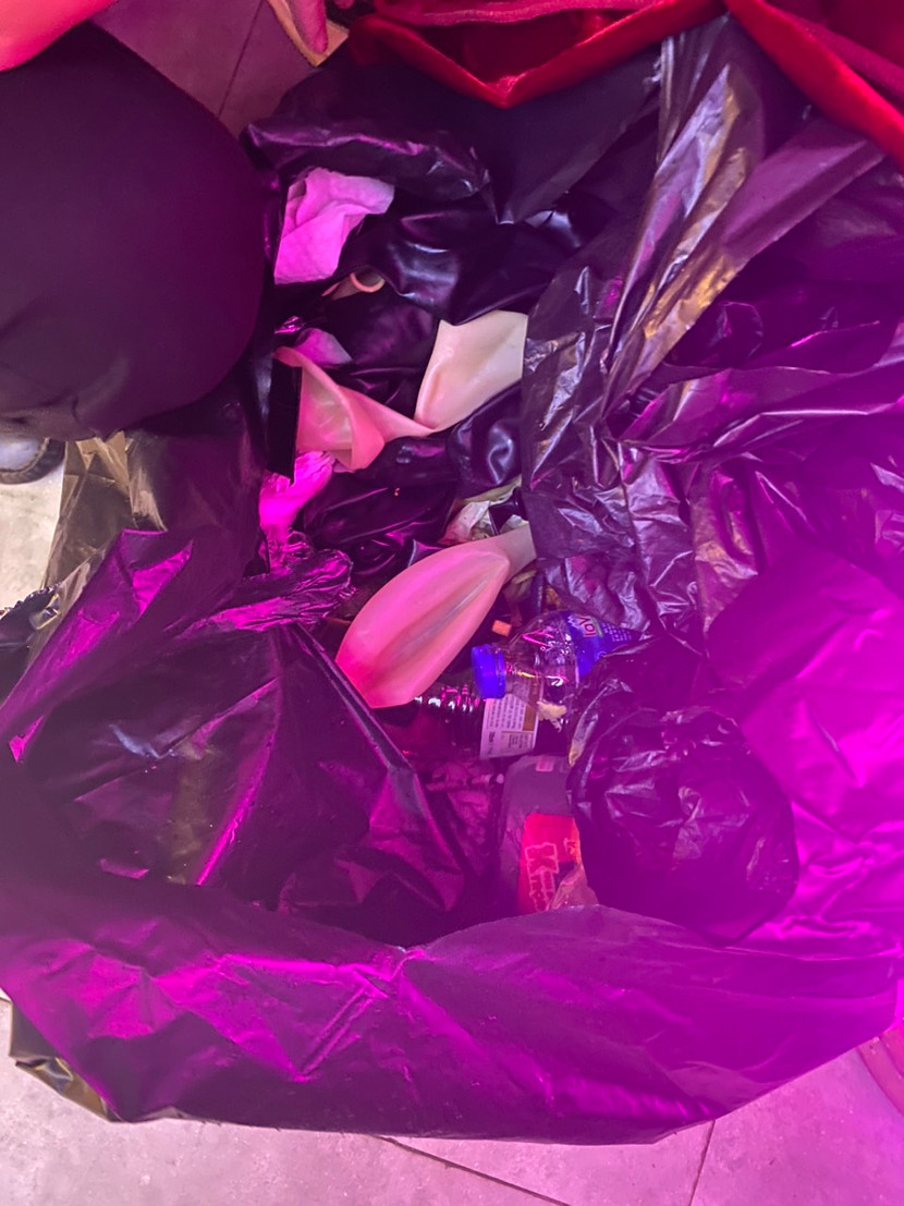 Xác "bóng cười" được phi tang trong những túi bóng đen đựng rác Xác "bóng cười" được phi tang trong những túi bóng đen đựng rác