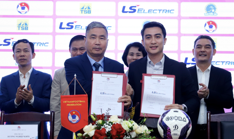 Đại diện VFF và Thái Sơn Bắc tại lễ ký kết, đánh dấu sự hợp tác kéo dài liên tục 15 năm Đại diện VFF và Thái Sơn Bắc tại lễ ký kết, đánh dấu sự hợp tác kéo dài liên tục 15 năm