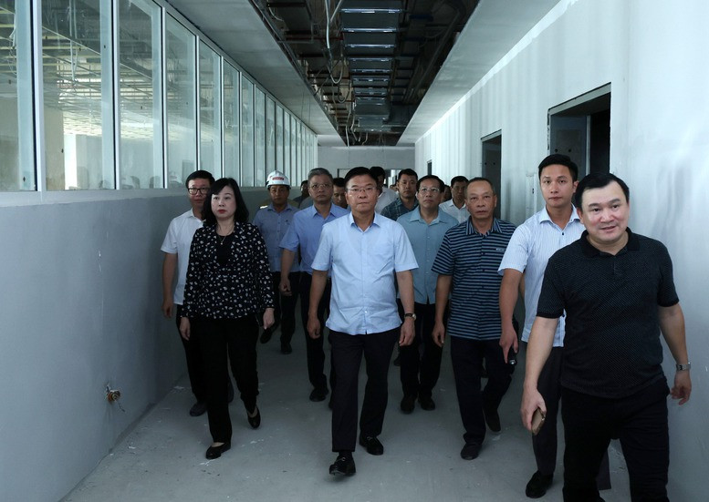 Phó Thủ tướng Lê Thành Long và đoàn công tác kiểm tra dự án cơ sở 2 của Bệnh viện Việt Đức và Bệnh viện Bạch Mai