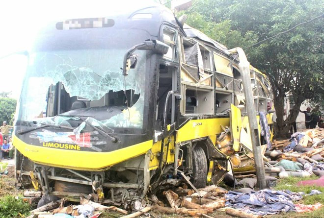 Hiện trường vụ tai nạn xe khách ở Hà Tĩnh