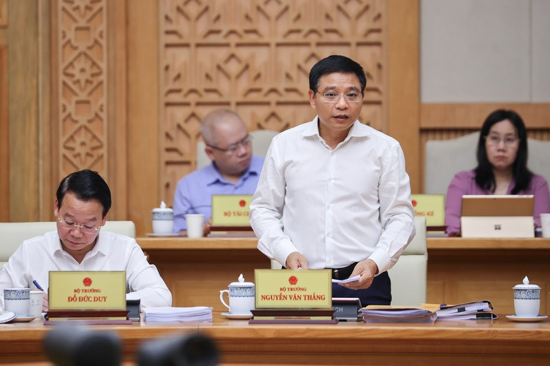 Bộ trưởng Bộ Tài chính Nguyễn Văn Thắng báo cáo tại cuộc họp (Ảnh: VGP) Bộ trưởng Bộ Tài chính Nguyễn Văn Thắng báo cáo tại cuộc họp (Ảnh: VGP)