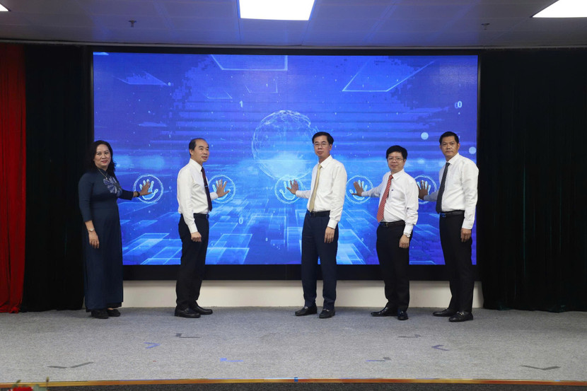 Các đại biểu phát động Cuộc thi trực tuyến “Tìm hiểu chính sách, pháp luật về BHXH, BHYT năm 2025”