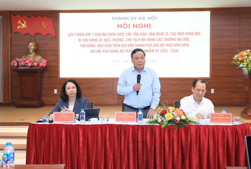 Phó Bí thư Thường trực Thành ủy Hà Nội Nguyễn Văn Phong chủ trì hội nghị