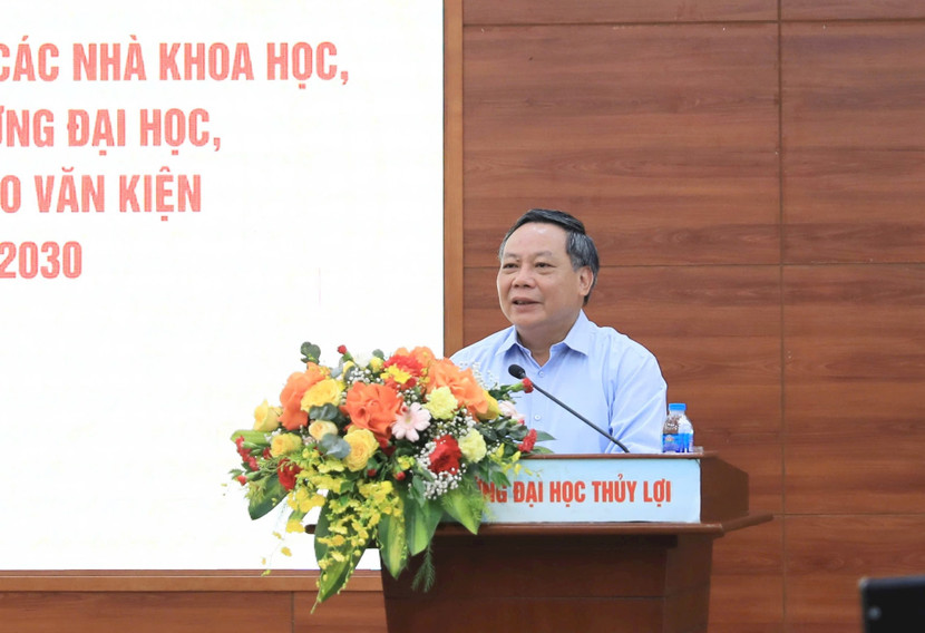 Phó Bí thư Thường trực Thành ủy Hà Nội Nguyễn Văn Phong phát biểu