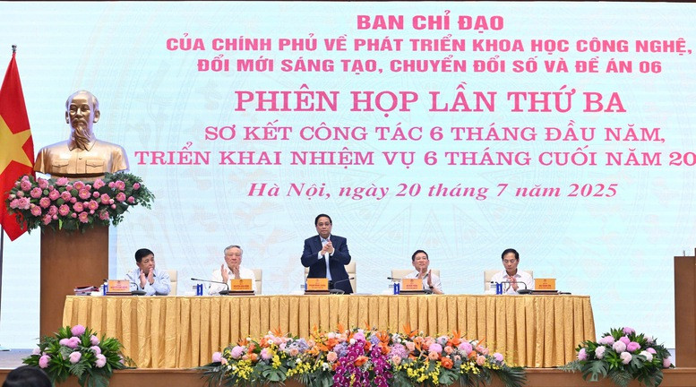 Thủ tướng chủ trì cuộc phiên họp (Ảnh: VGP)