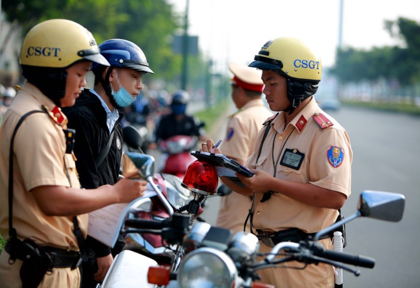 Cảnh sát giao thông làm nhiệm vụ