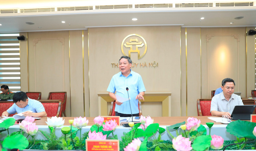 Phó Bí thư Thường trực Thành ủy Nguyễn Văn Phong phát biểu chỉ đạo tại hội nghị Phó Bí thư Thường trực Thành ủy Nguyễn Văn Phong phát biểu chỉ đạo tại hội nghị