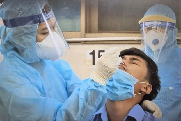 Chi phí xét nghiệm đang là gánh nặng cho người dân và doanh nghiệp Chi phí xét nghiệm đang là gánh nặng cho người dân và doanh nghiệp