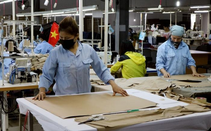 Số thu ngân sách ước giảm 1.000 tỷ đồng trong 6 tháng do giảm phí, lệ phí