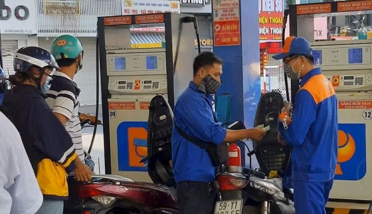 Giá xăng dầu đứng ở mức cao trong nhiều tháng qua