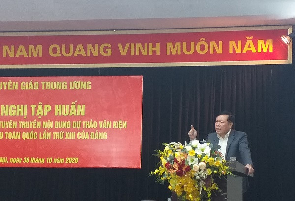 PGS.TS Phạm Văn Linh thông tin tại buổi tập huấn