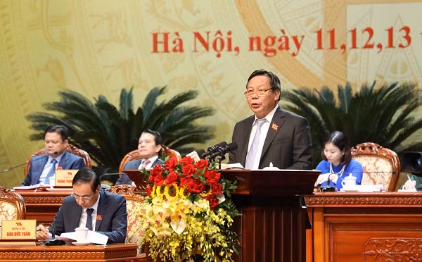 Đồng chí Nguyễn Văn Phong trình bày Báo cáo tại phiên trù bị