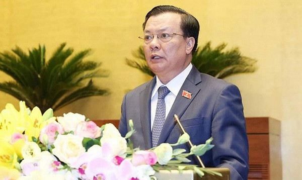 Bộ trưởng Bộ Tài chính Đinh Tiến Dũng báo cáo trước Quốc hội