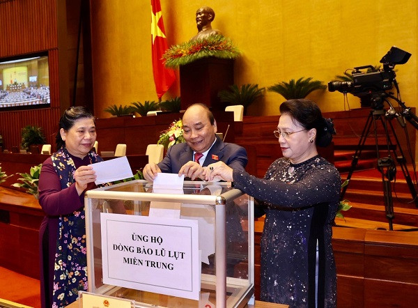 Quốc hội đã quyên góp ủng hộ đồng bào bị ảnh hưởng bởi lũ lụt tại miền Trung. Quốc hội đã quyên góp ủng hộ đồng bào bị ảnh hưởng bởi lũ lụt tại miền Trung.