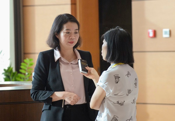 ĐBQH Mai Thị Phương Hoa trả lời báo chí tại Quốc hội