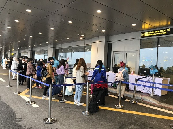 Hành khách nhập cảnh tại sân bay Vân Đồn, tỉnh Quảng Ninh Hành khách nhập cảnh tại sân bay Vân Đồn, tỉnh Quảng Ninh