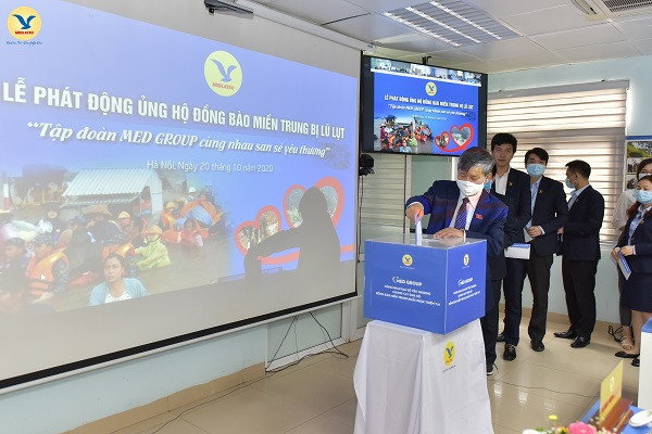 GS Nguyễn Anh Trí ủng hộ 50 triệu đồng cho đồng bào miền Trung bị lũ lụt GS Nguyễn Anh Trí ủng hộ 50 triệu đồng cho đồng bào miền Trung bị lũ lụt