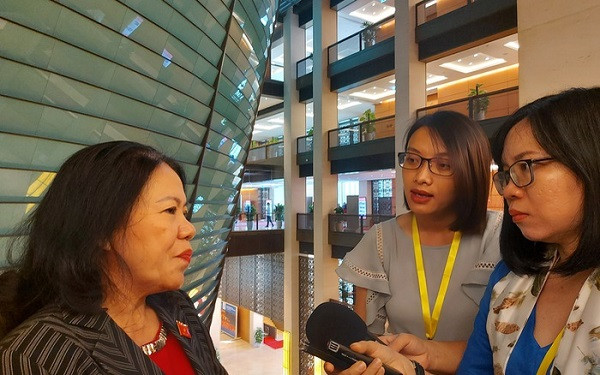 ĐBQH Nguyễn Thị Xuân Thu trả lời báo chí sáng 23-10