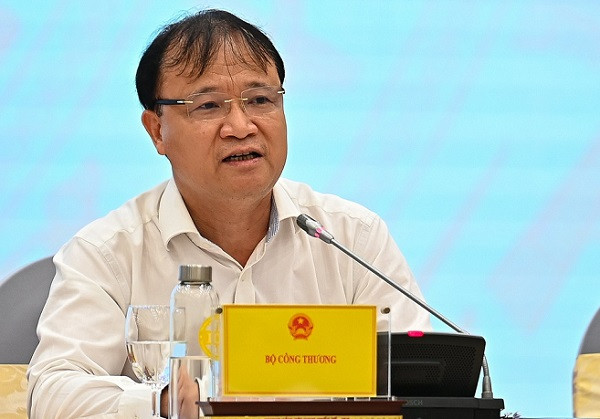 Thứ trưởng Bộ Công Thương Đỗ Thắng Hải thông tin tại buổi họp báo Chính phủ