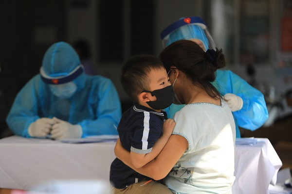 Ba trong 8 ca mắc Covid-19 mới nhất là trẻ em 1-5 tuổi (Ảnh minh họa)