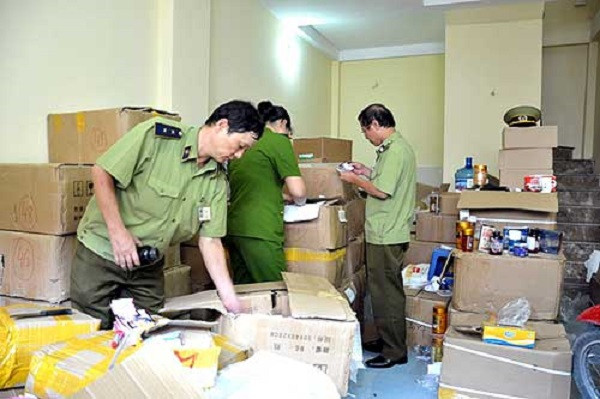 Kiểm tra một cơ sở sản xuất thực phẩm chức năng (Ảnh minh họa)