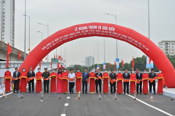 Lãnh đạo TP Hà Nội và Bộ Giao thông Vận tải cắt băng khánh thành công trình
