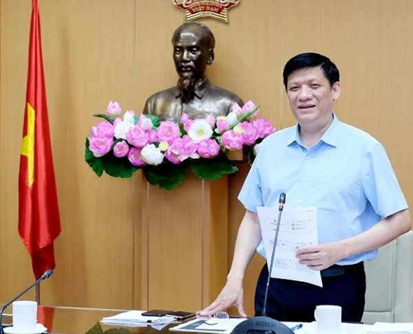 Quyền Bộ trưởng Y tế Nguyễn Thanh Long phát biểu tại cuộc giao ban về phòng chống dịch với các địa phương ngày 13-10