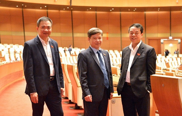 Viện trưởng VKSND TC Lê Minh Trí trao đổi cùng các đại biểu trong thời gian Quốc hội nghỉ giải lao Viện trưởng VKSND TC Lê Minh Trí trao đổi cùng các đại biểu trong thời gian Quốc hội nghỉ giải lao