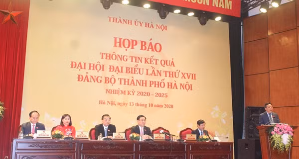 Tân Phó Bí thư Thành ủy Nguyễn Văn Phong thông tin mở đầu buổi họp báo