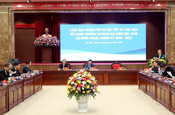 Chủ tịch UBND TP Hà Nội Chu Ngọc Anh thông tin tại buổi làm việc