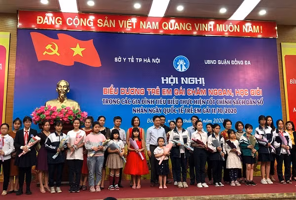 Hội nghị biểu dương trẻ em gái tại quận Đống Đa